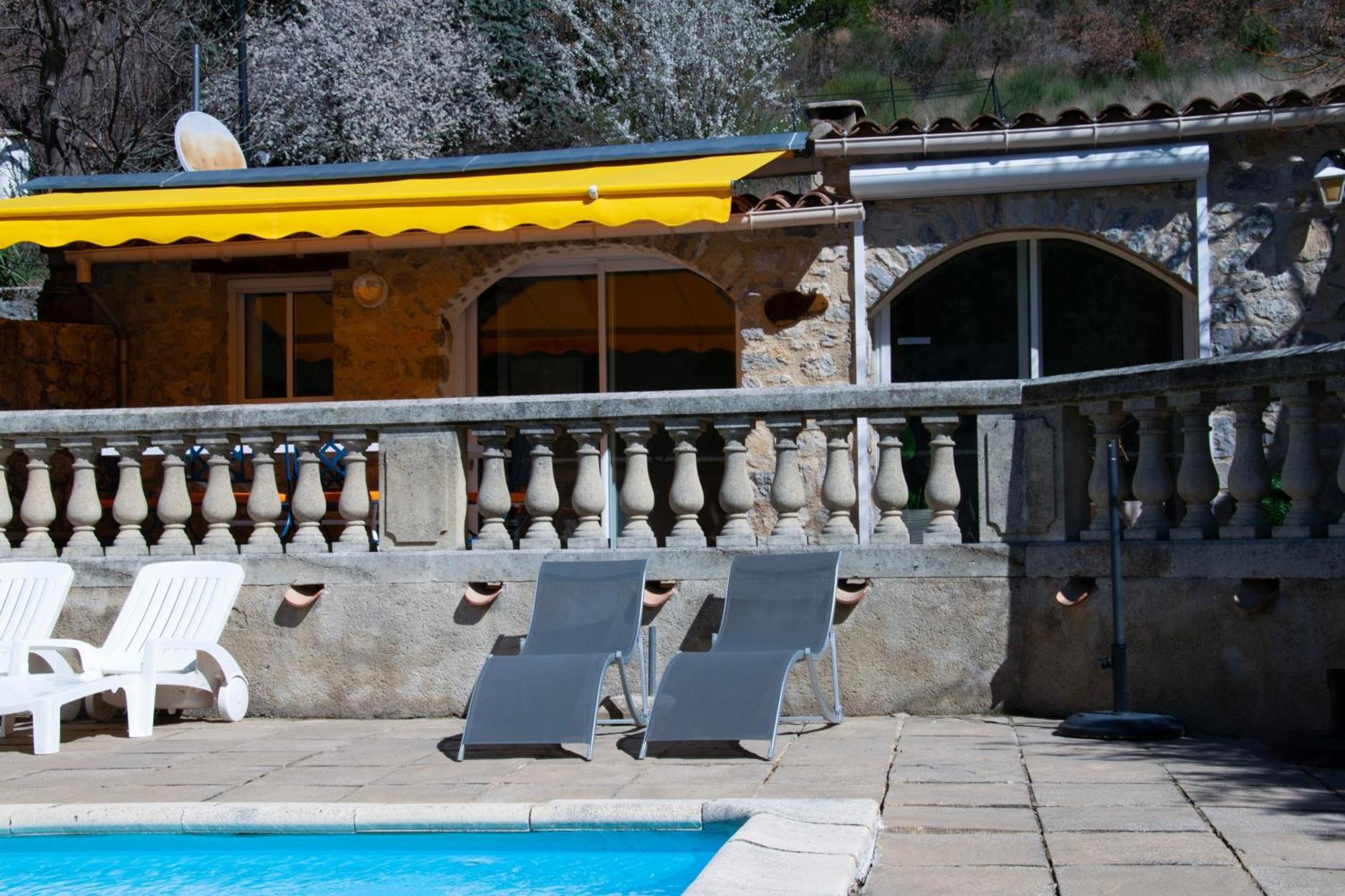 Гостьовий будинок Les Grands Pres Des Baronnies La Roche-sur-le-Buis Екстер'єр фото