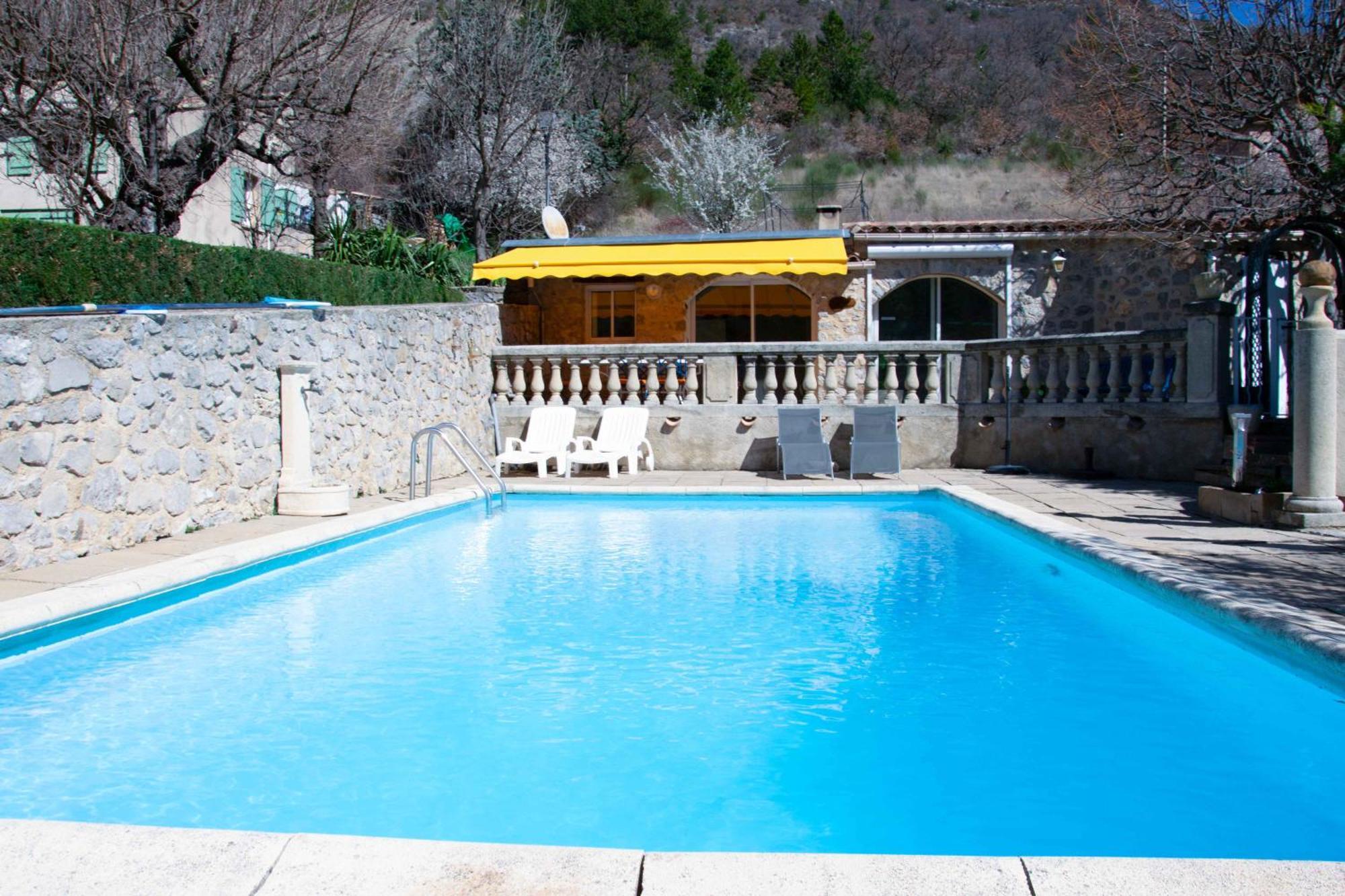 Гостьовий будинок Les Grands Pres Des Baronnies La Roche-sur-le-Buis Екстер'єр фото